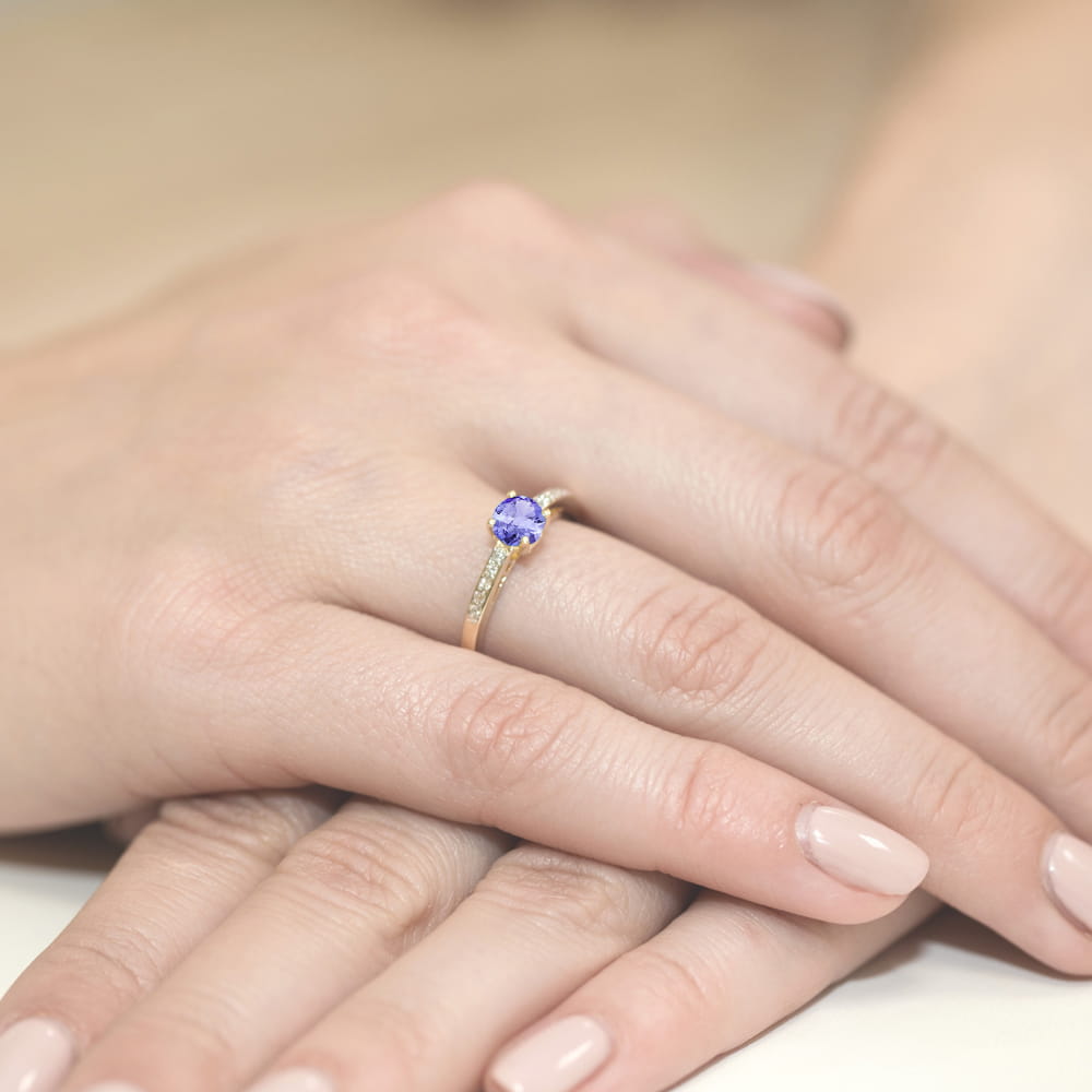 Gold Ring With Tanzanite And Diamonds