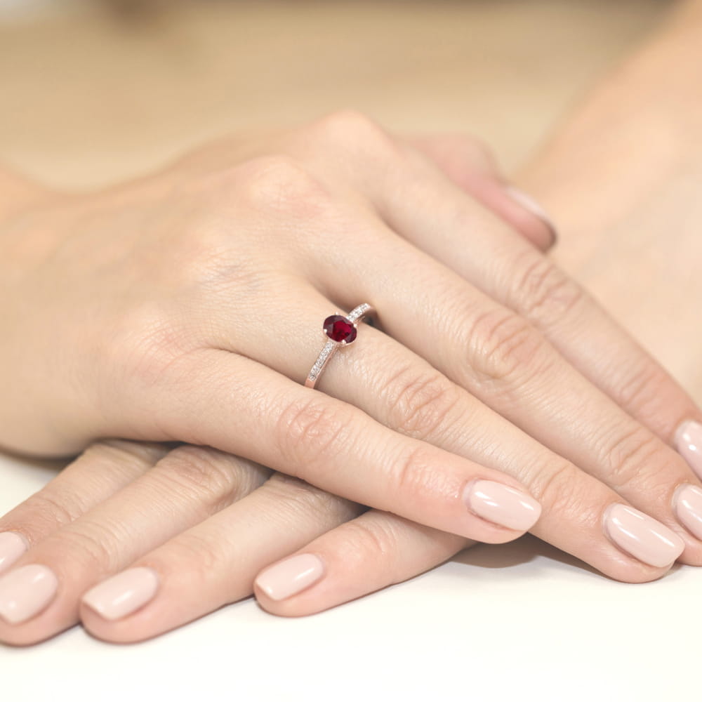 Auksinis Žiedas Su Rodolitu Ir Deimantais