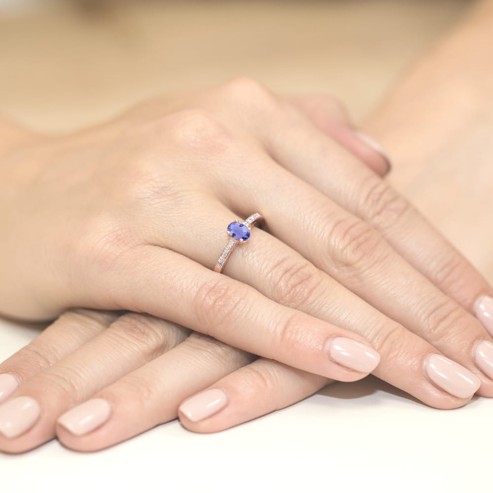 Auksinis Žiedas Su Tanzanitu Ir Deimantais