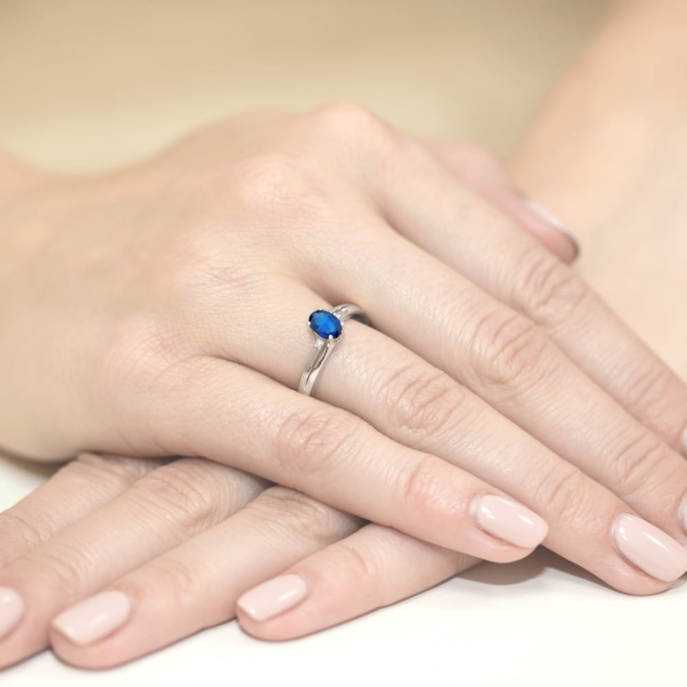 Auksinis Žiedas Su Safyru Ir Deimantais