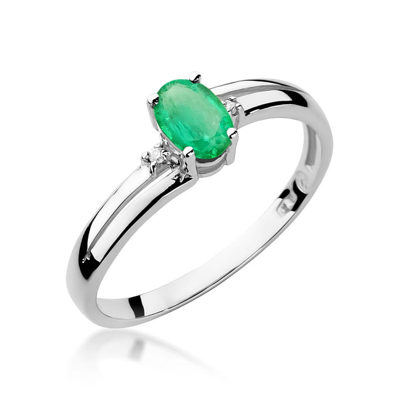 Gold Ring With Emerald And Diamonds