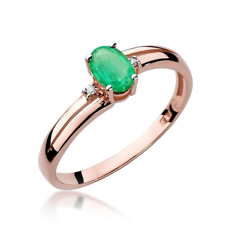 Gold Ring With Emerald And Diamonds