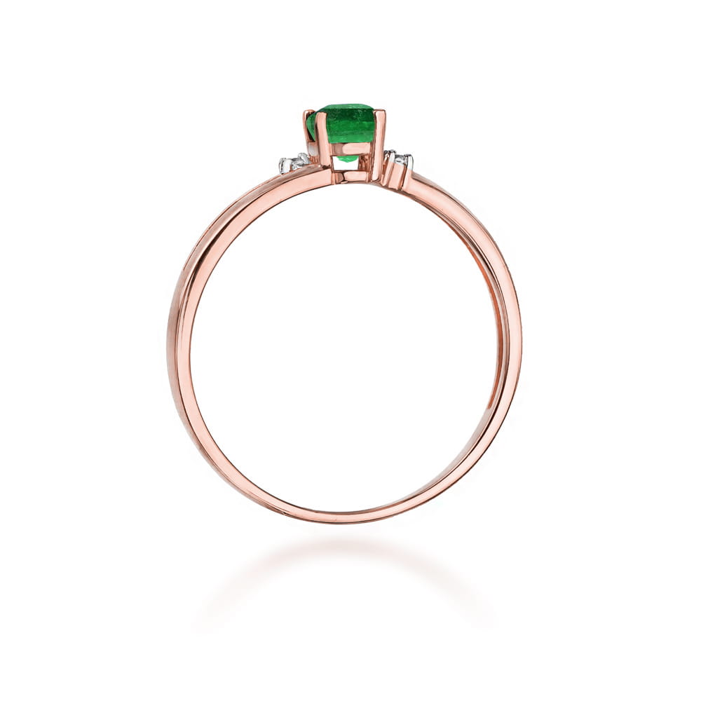 Gold Ring With Emerald And Diamonds
