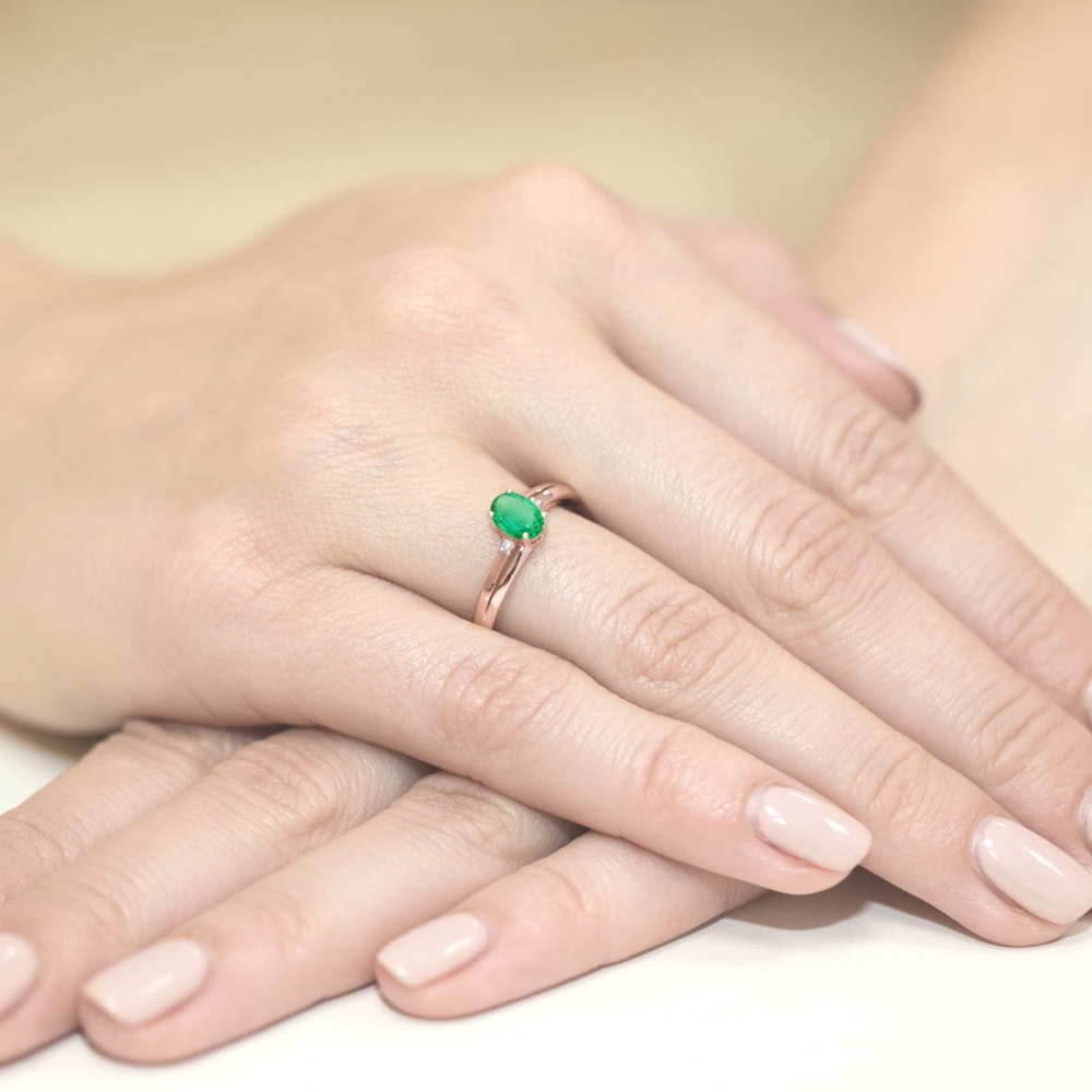Gold Ring With Emerald And Diamonds