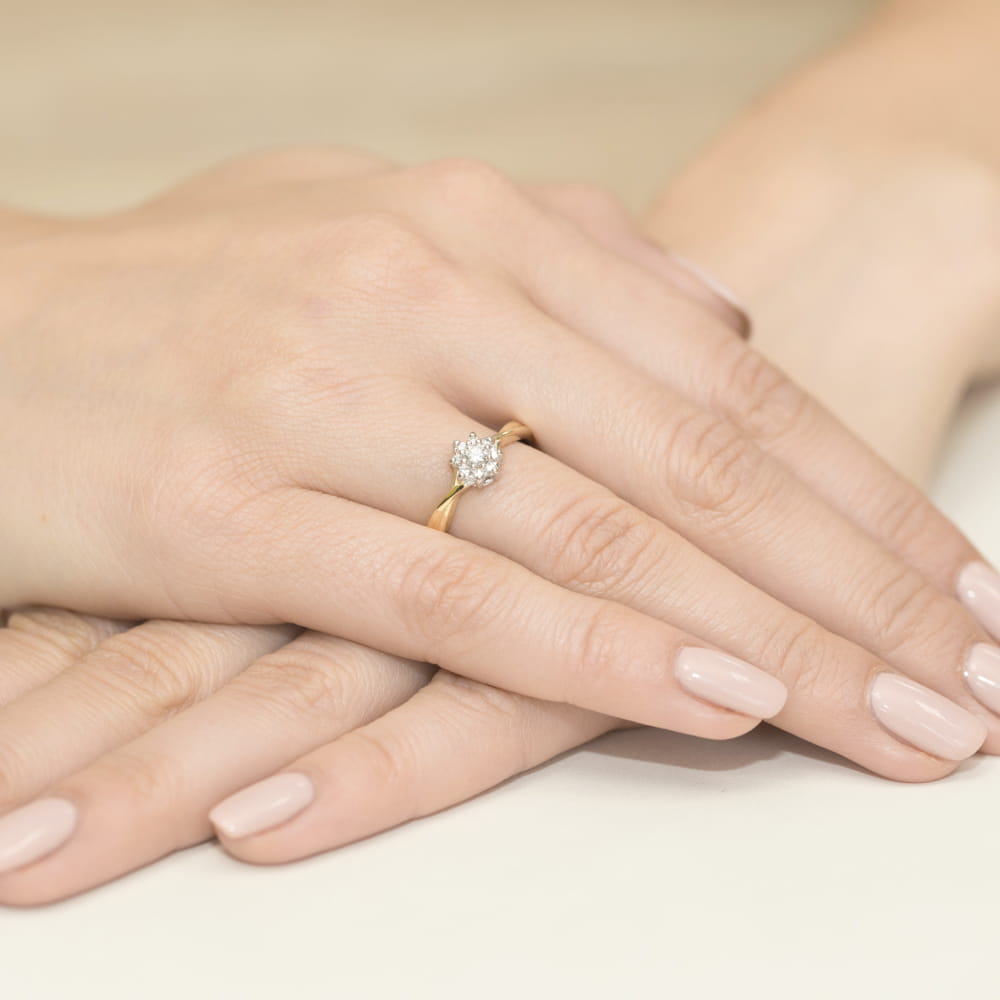 Auksinis Žiedas Su Deimantais