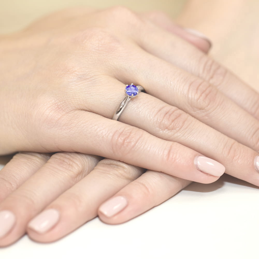 Gold Ring With Tanzanite And Diamonds