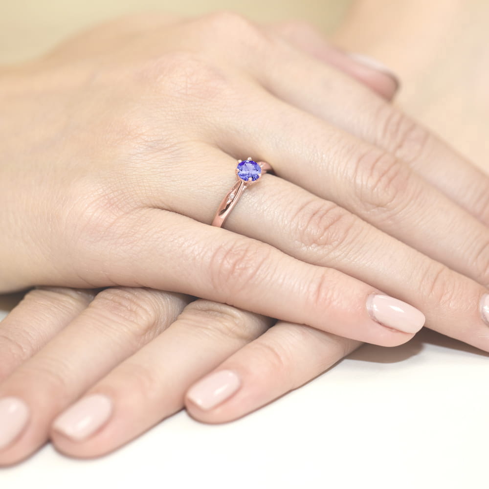 Gold Ring With Tanzanite And Diamonds