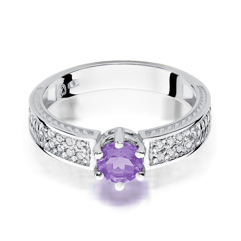Gold Ring With Amethyst And Diamonds