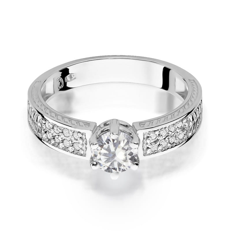 Auksinis Žiedas Su Baltu Safyru Ir Deimantais