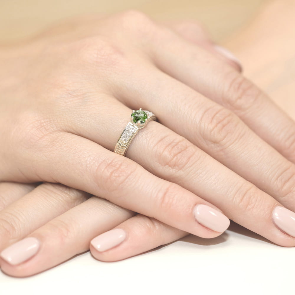 Auksinis Žiedas Su Peridotu Ir Deimantais