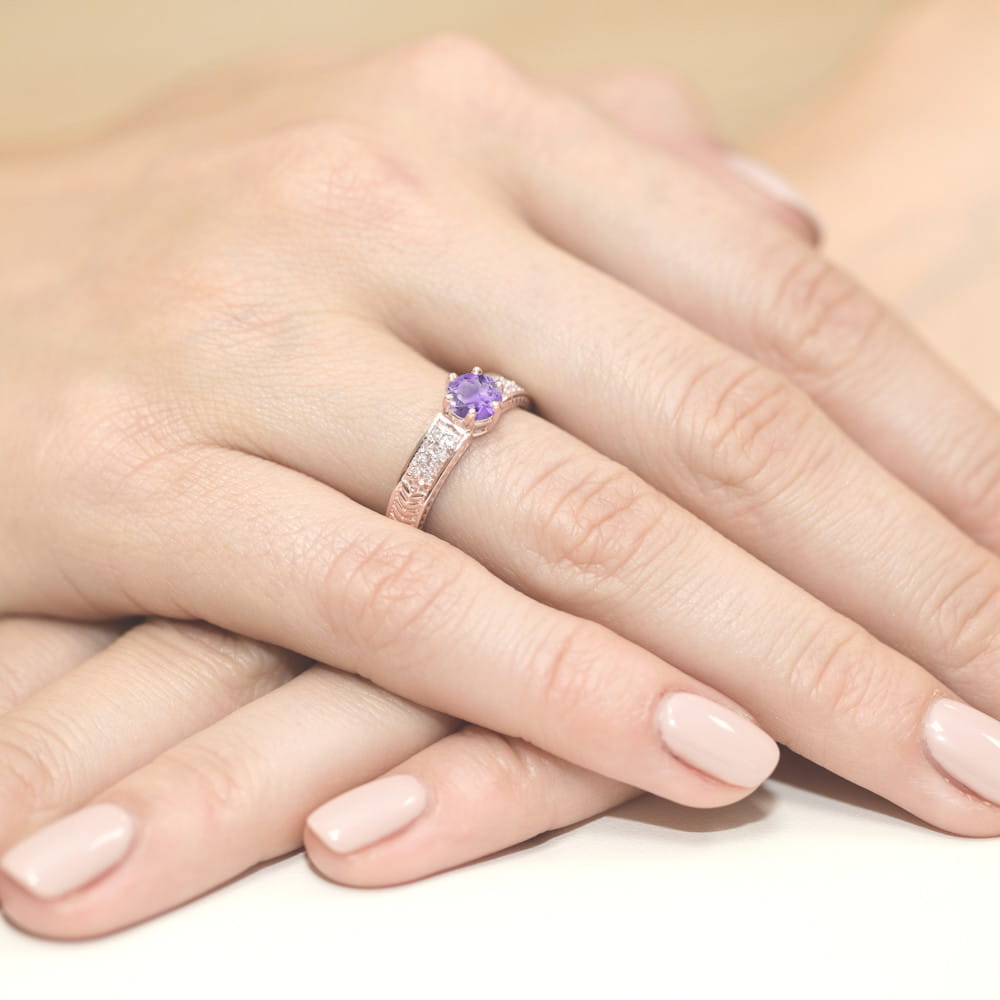 Auksinis Žiedas Su Ametistu Ir Deimantais