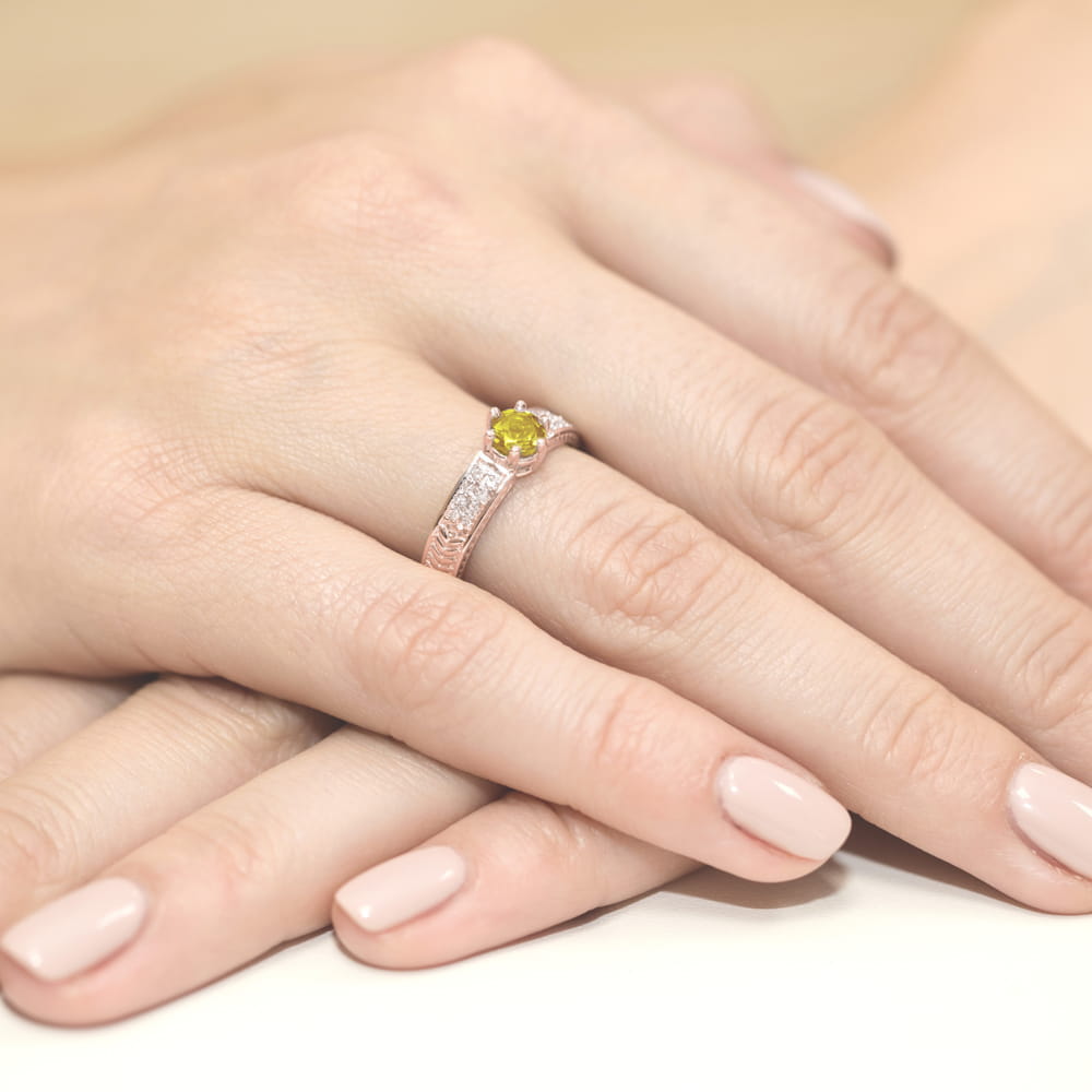 Auksinis Žiedas Su Citrinu Ir Deimantais