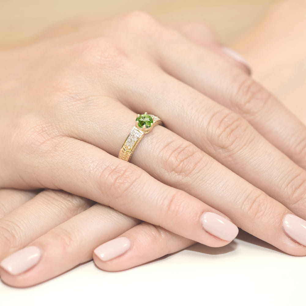 Auksinis Žiedas Su Peridotu Ir Deimantais