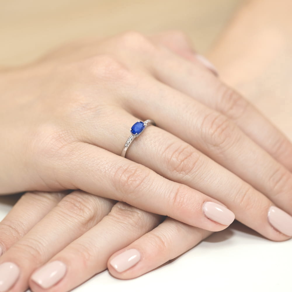 Auksinis Žiedas Su Safyru Ir Deimantais