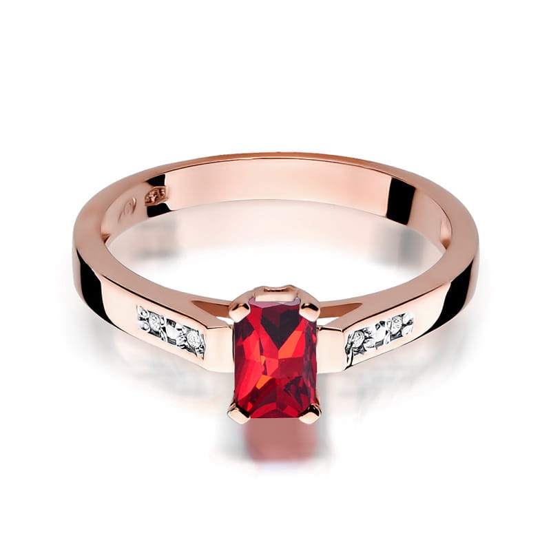 Gold Ring With Ruby And Diamonds