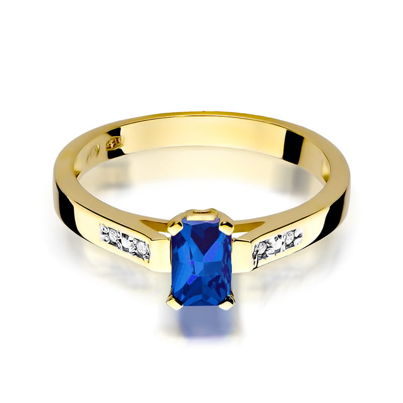 Gold Ring With Sapphire And Diamonds