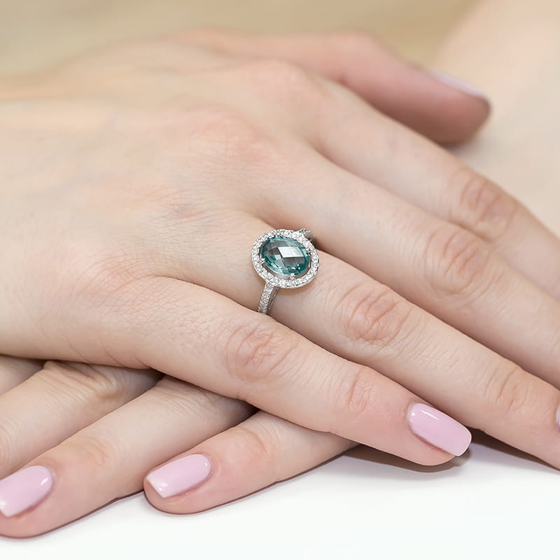 Auksinis Žiedas Su Topazu Ir Deimantais