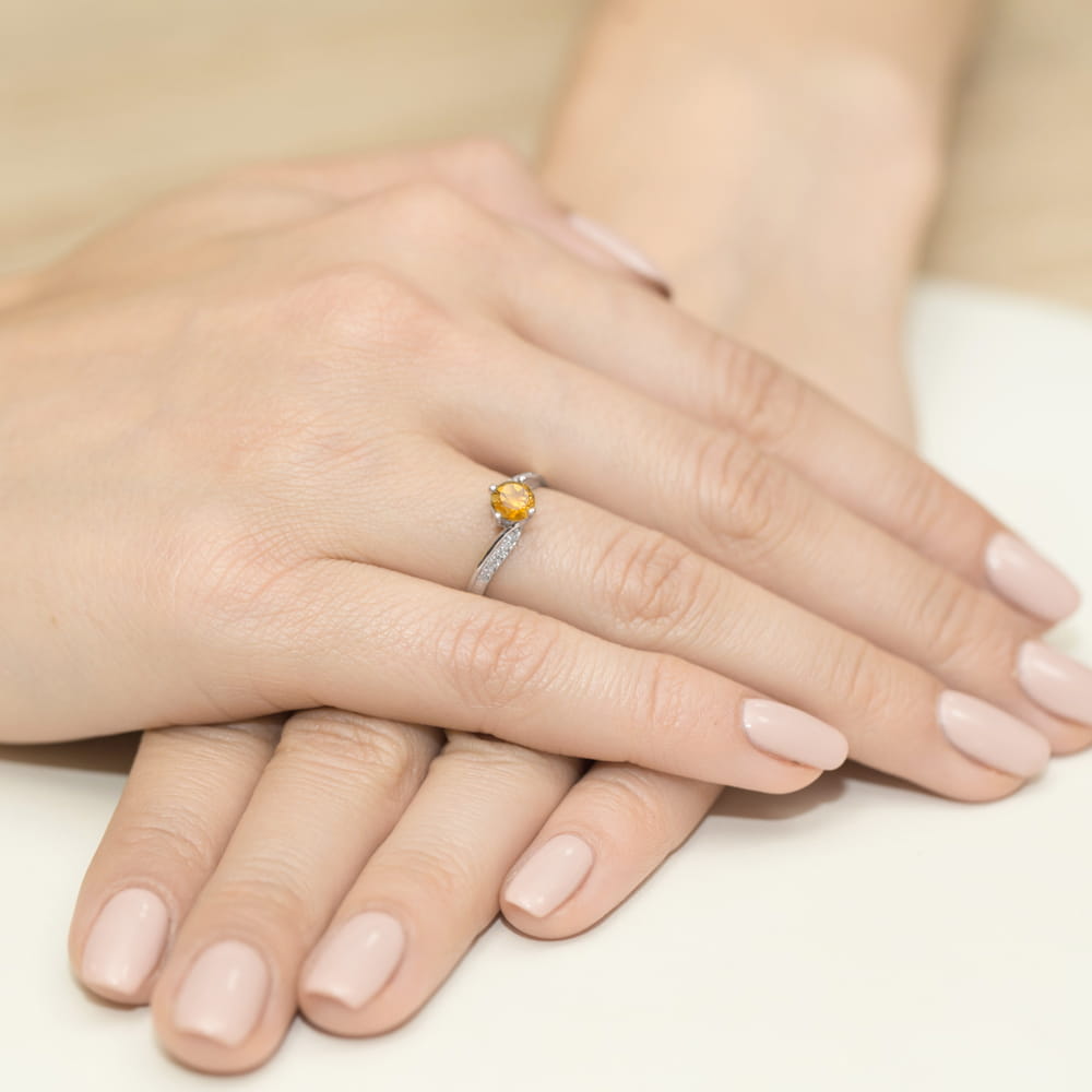 Auksinis Žiedas Su Citrinu Ir Deimantais