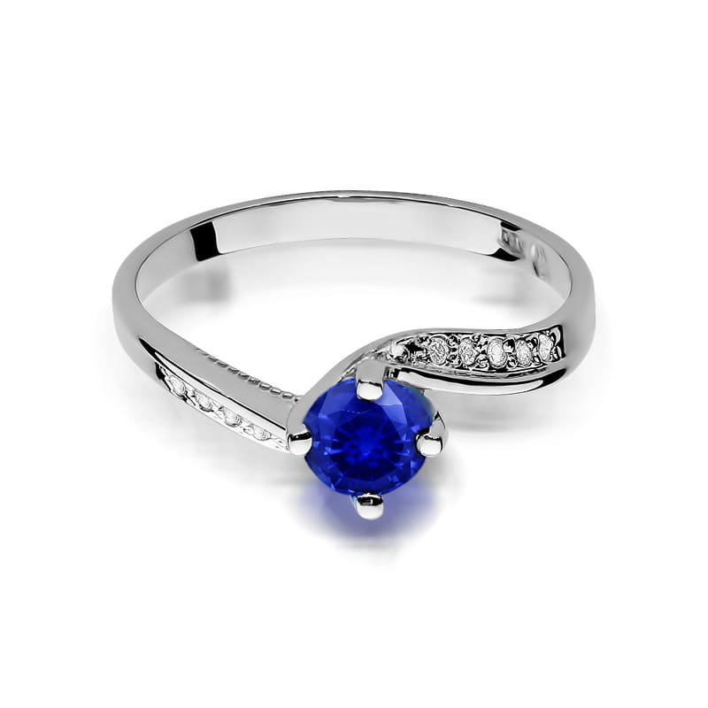 Gold Ring With Sapphire And Diamonds