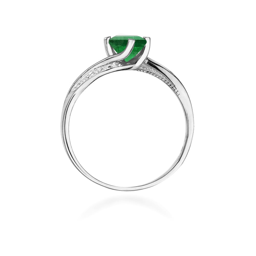 Gold Ring With Emerald And Diamonds