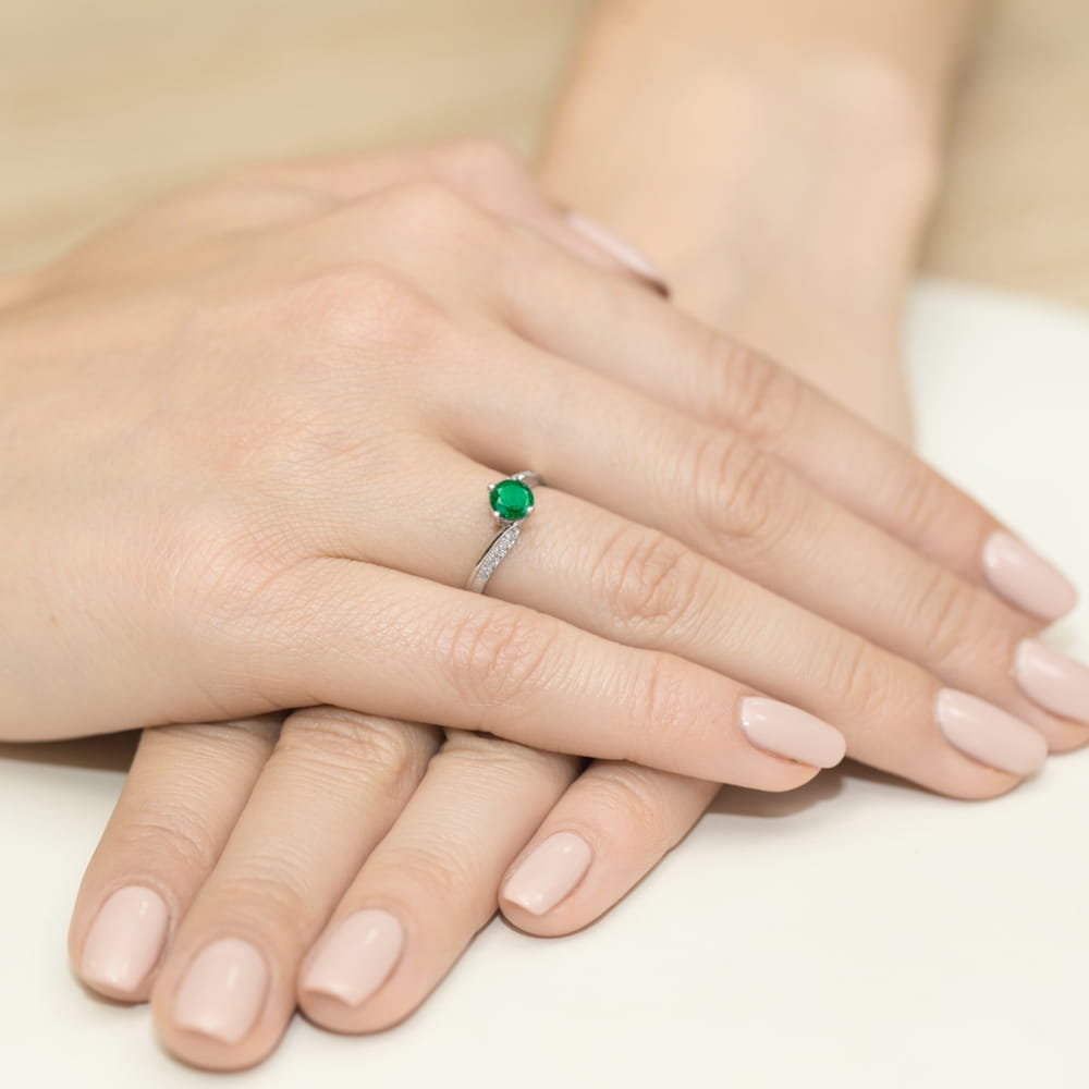 Gold Ring With Emerald And Diamonds
