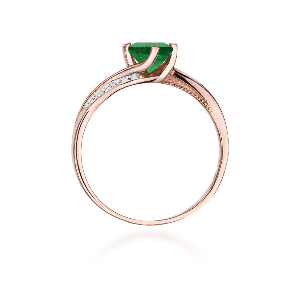 Gold Ring With Emerald And Diamonds