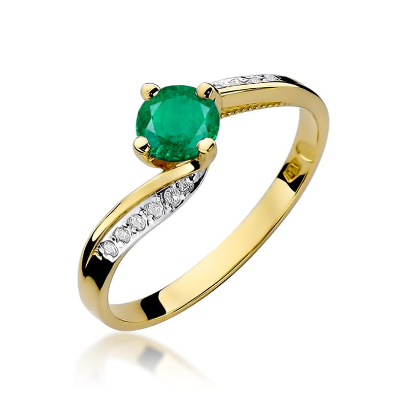 Gold Ring With Emerald And Diamonds