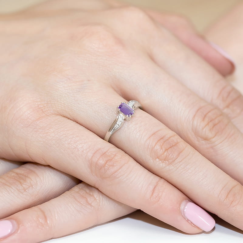 Gold Ring With Amethyst And Diamonds