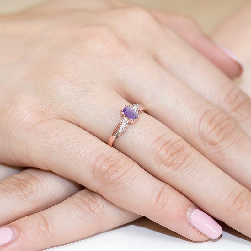Gold Ring With Amethyst And Diamonds