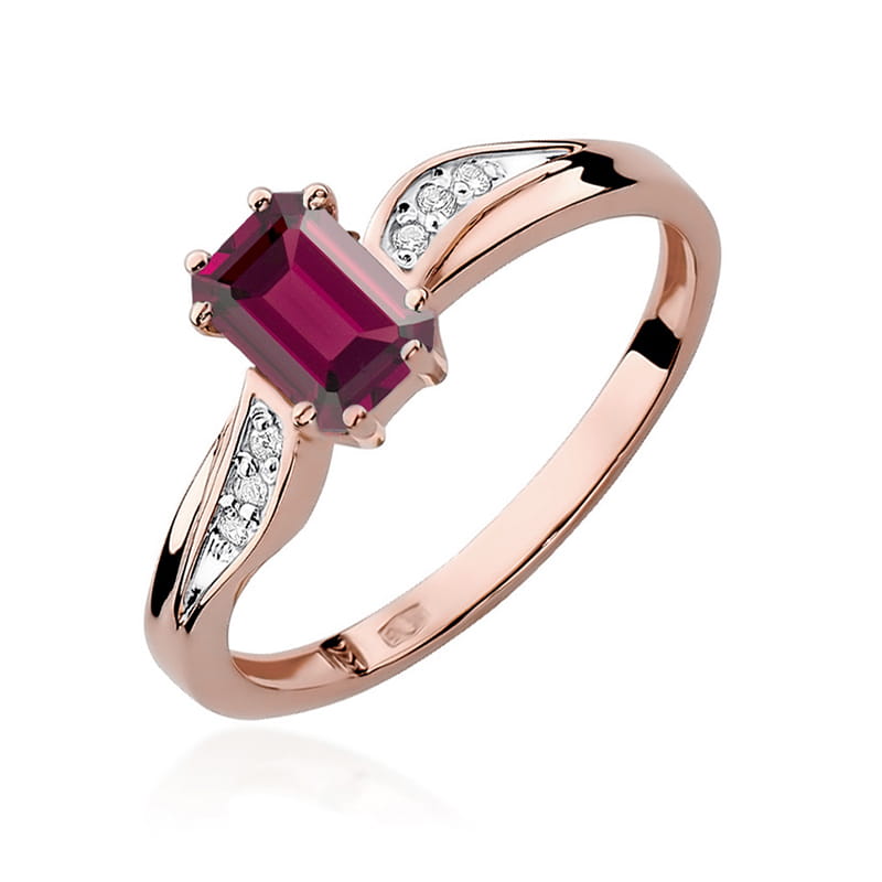 Gold Ring With Garnet And Diamonds