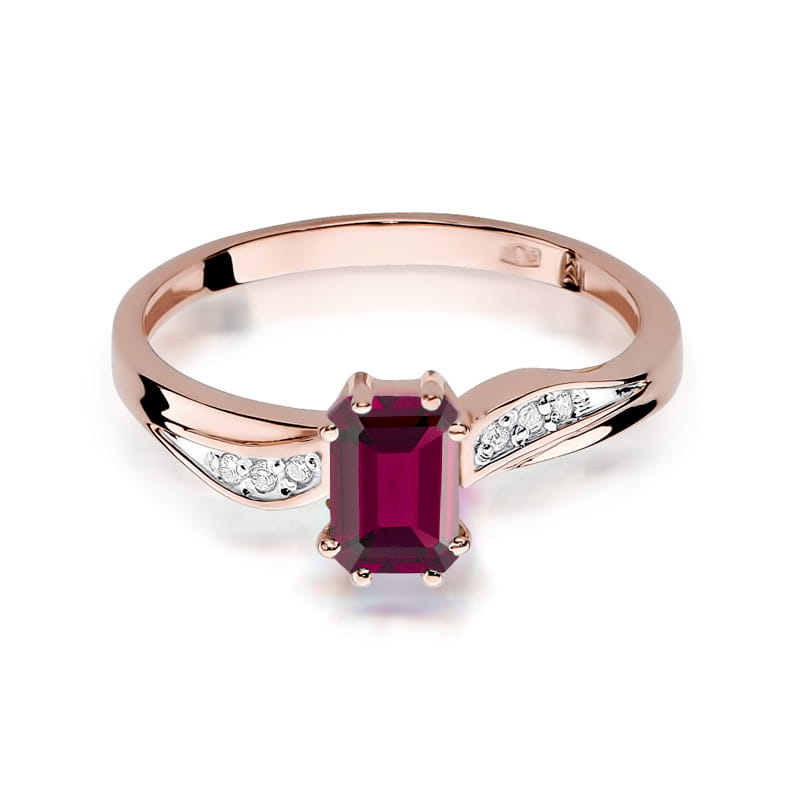 Gold Ring With Garnet And Diamonds