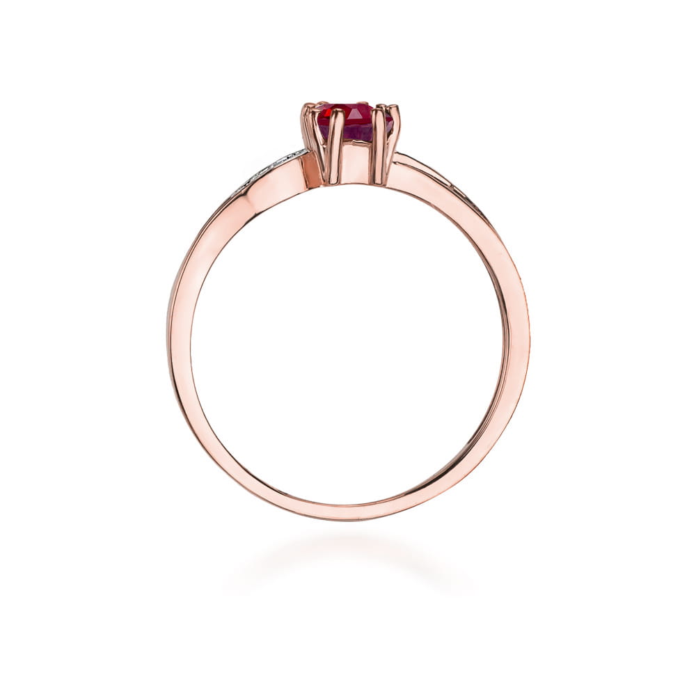 Gold Ring With Garnet And Diamonds