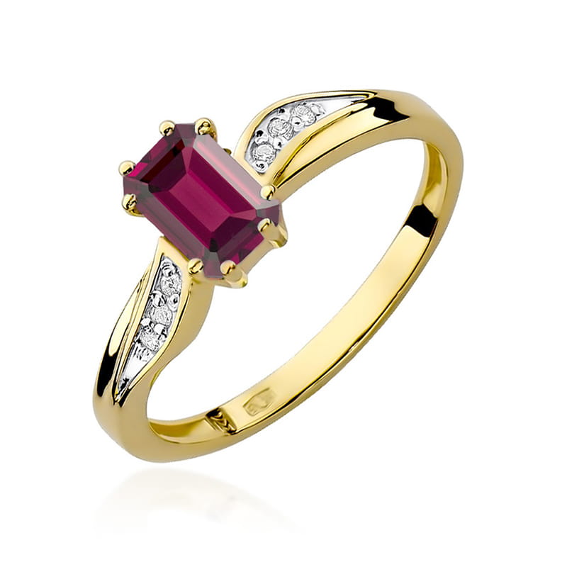 Gold Ring With Garnet And Diamonds