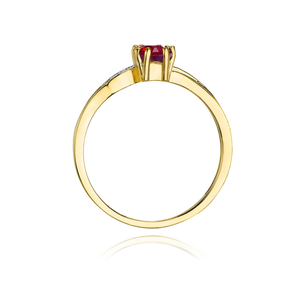 Gold Ring With Garnet And Diamonds