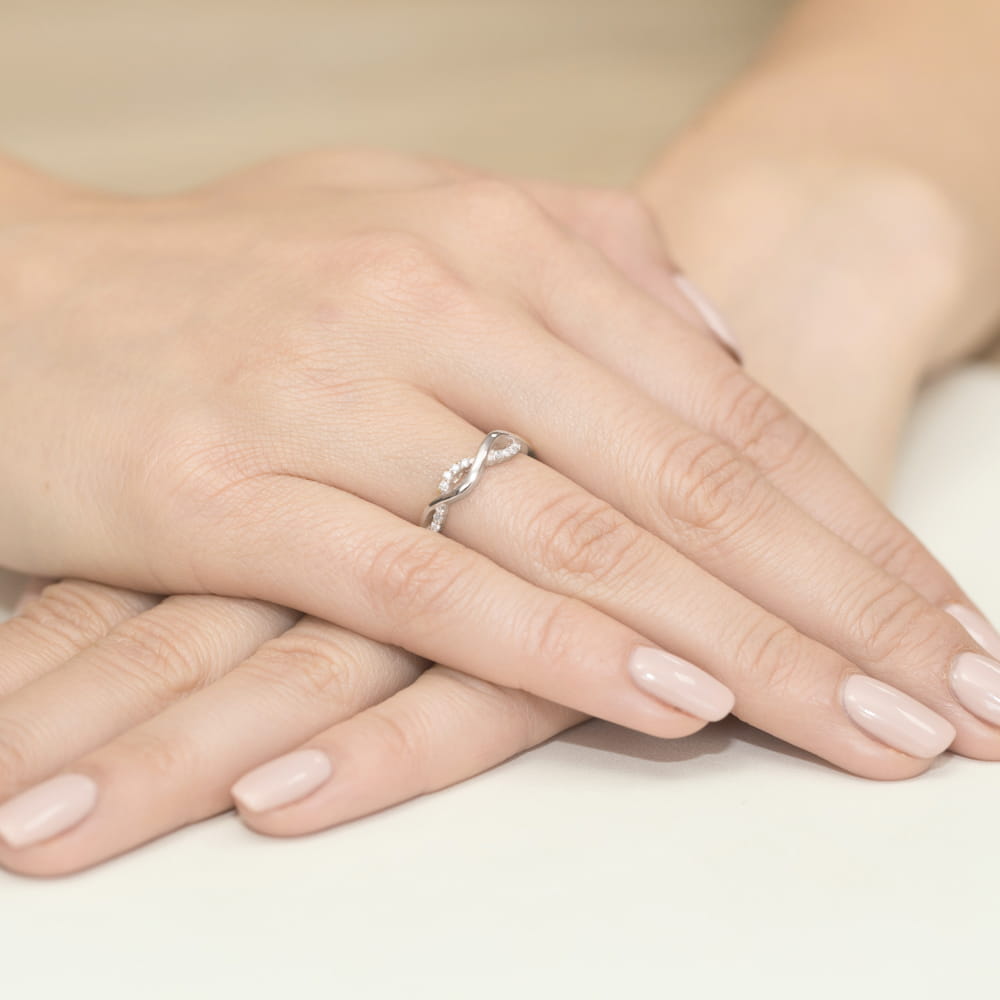 Auksinis Žiedas Su Deimantais