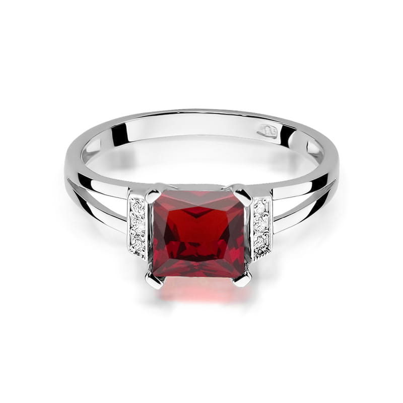 Gold Ring With Garnet And Diamonds