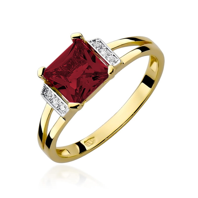 Gold Ring With Garnet And Diamonds