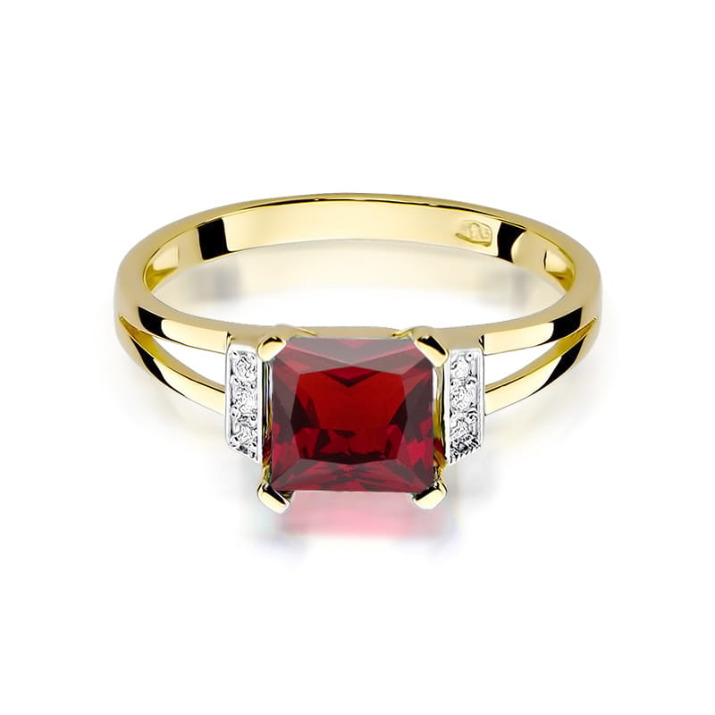 Gold Ring With Garnet And Diamonds