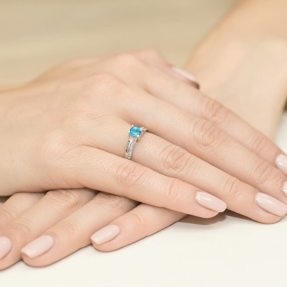 Auksinis Žiedas Su Topazu Ir Deimantais