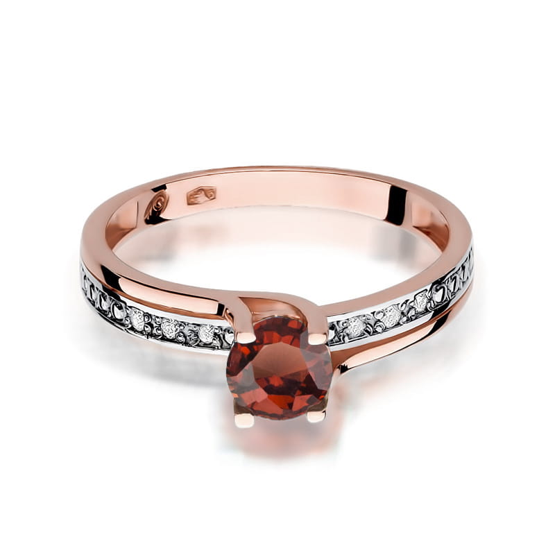 Gold Ring With Garnet And Diamonds