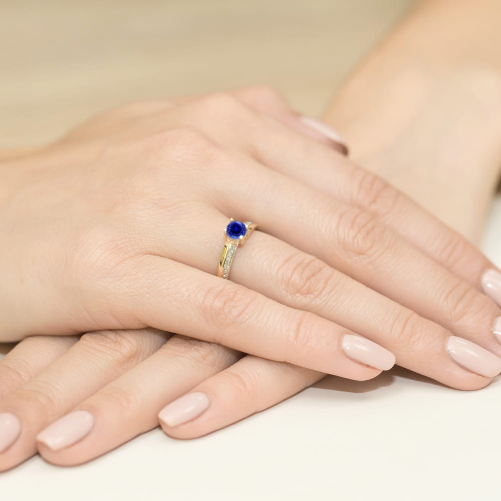 Auksinis Žiedas Su Safyru Ir Deimantais