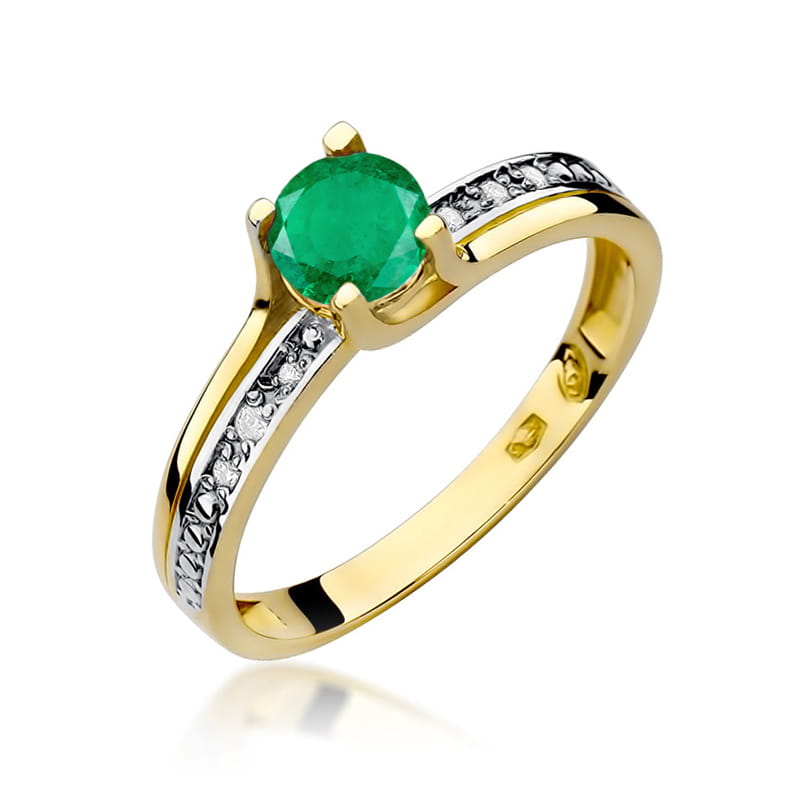 Gold Ring With Emerald And Diamonds