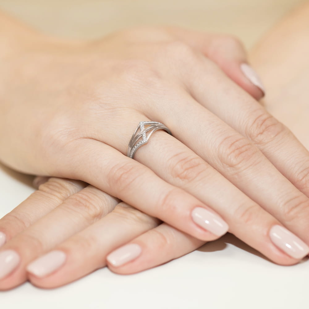 Auksinis Žiedas Su Deimantais