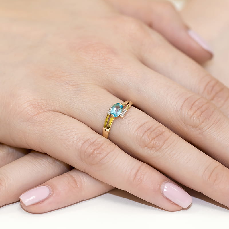 Auksinis Žiedas Su Topazu Ir Deimantais