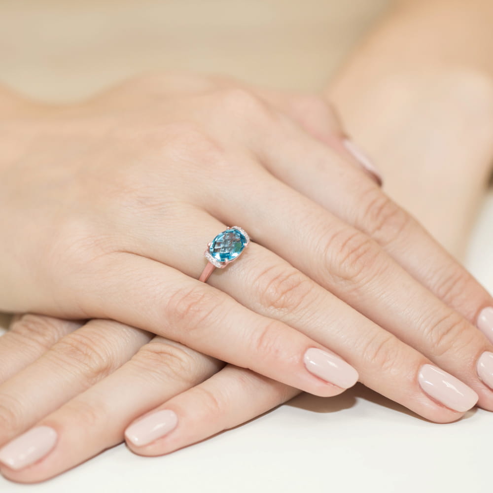 Auksinis Žiedas Su Topazu Ir Deimantais