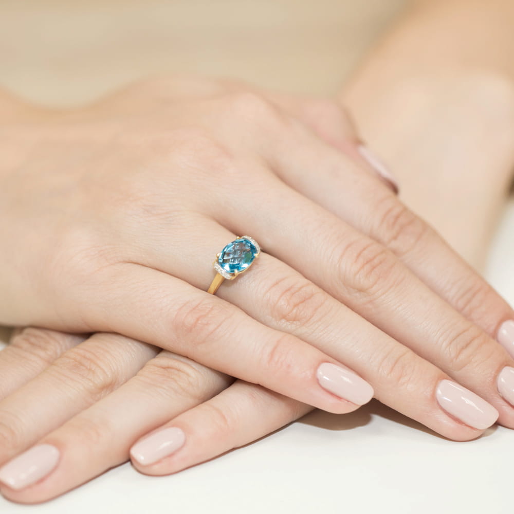 Auksinis Žiedas Su Topazu Ir Deimantais