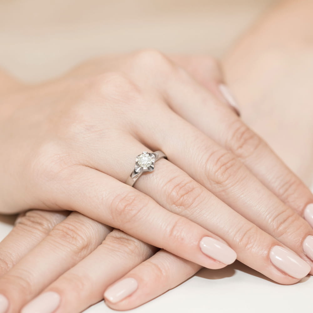 Auksinis Žiedas Su Deimantu