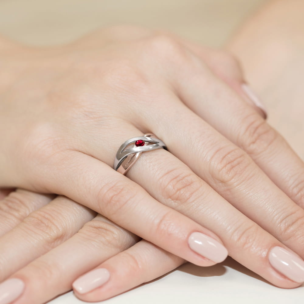 Auksinis Žiedas Su Rubinu