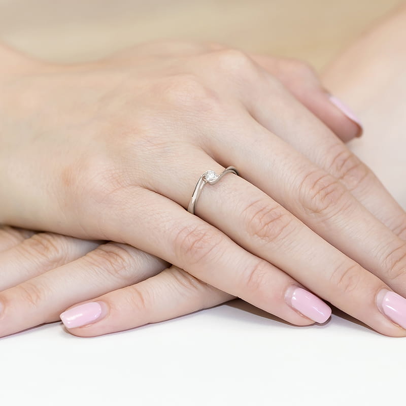 Auksinis Žiedas Su Deimantu