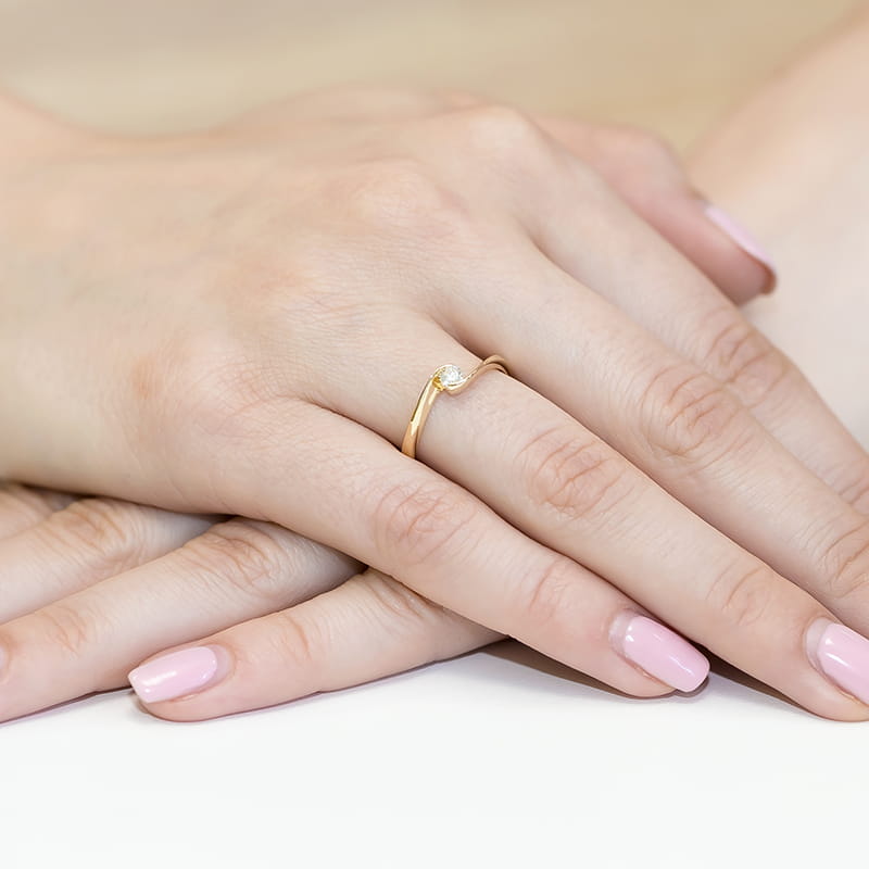 Auksinis Žiedas Su Deimantu